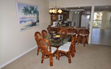 Bay Side Dining Area and Kitchen