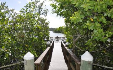 Bay and Beach Club Bay Side Dock